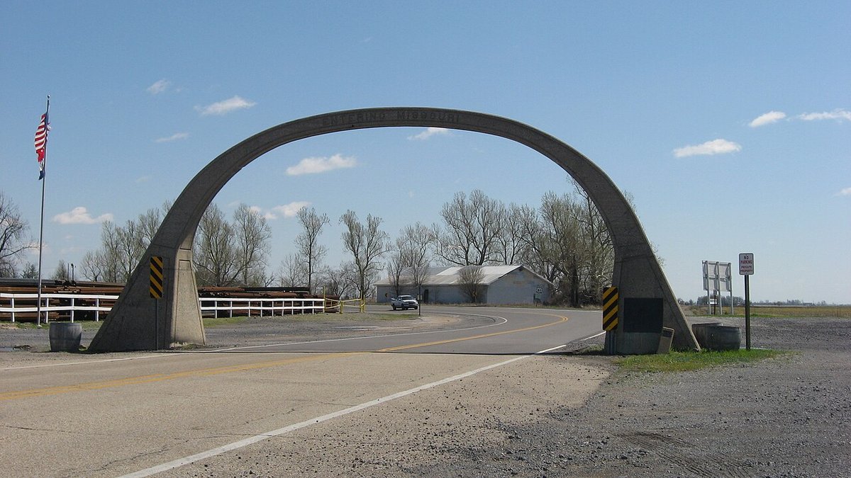 Missouri Street Area, AR - File:United States Highway 61 Arch, AR-MO state line.jpg - Wikipedia